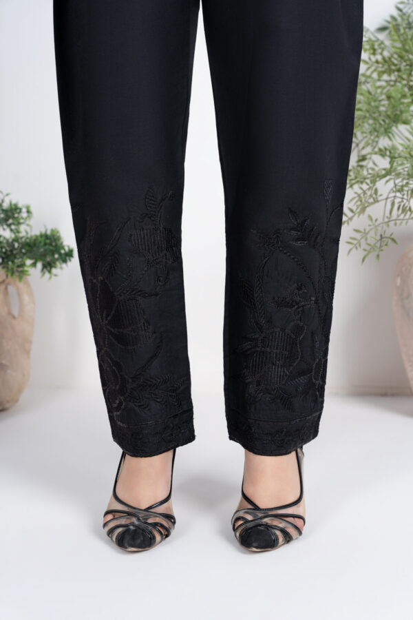 Embroidered Capri Trouser Mida